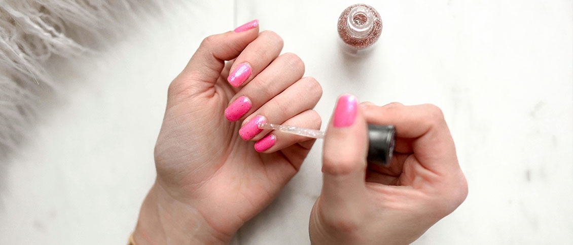 Iron deficiency symptom: Cracked nails - raudanpuute_oire_kynnet Iron deficiency symptom: Cracked nails - raudanpuute_oire_kynnet